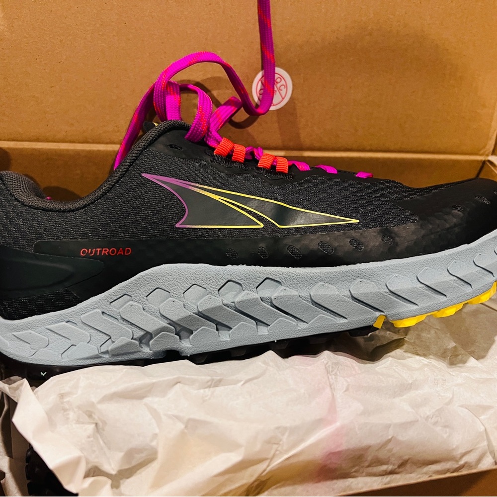 NIB Altra Dark Gray/blue W Outroad Trail sneaker